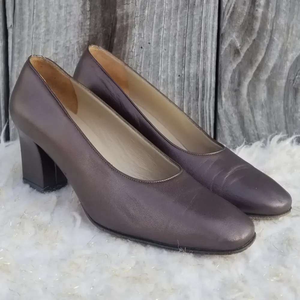 Brown Ferragamo Heels Size 6 Classic Leather Pumps Italian Shoes VTG 80s - Picture 1 of 12